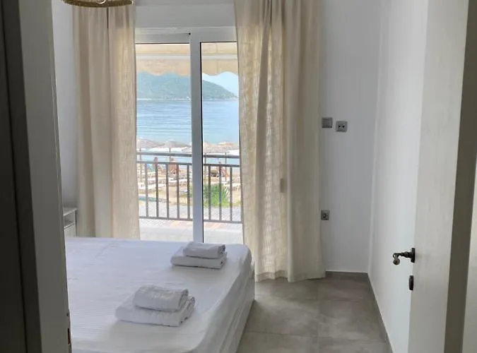 Lägenhet Seafront Néa Péramos